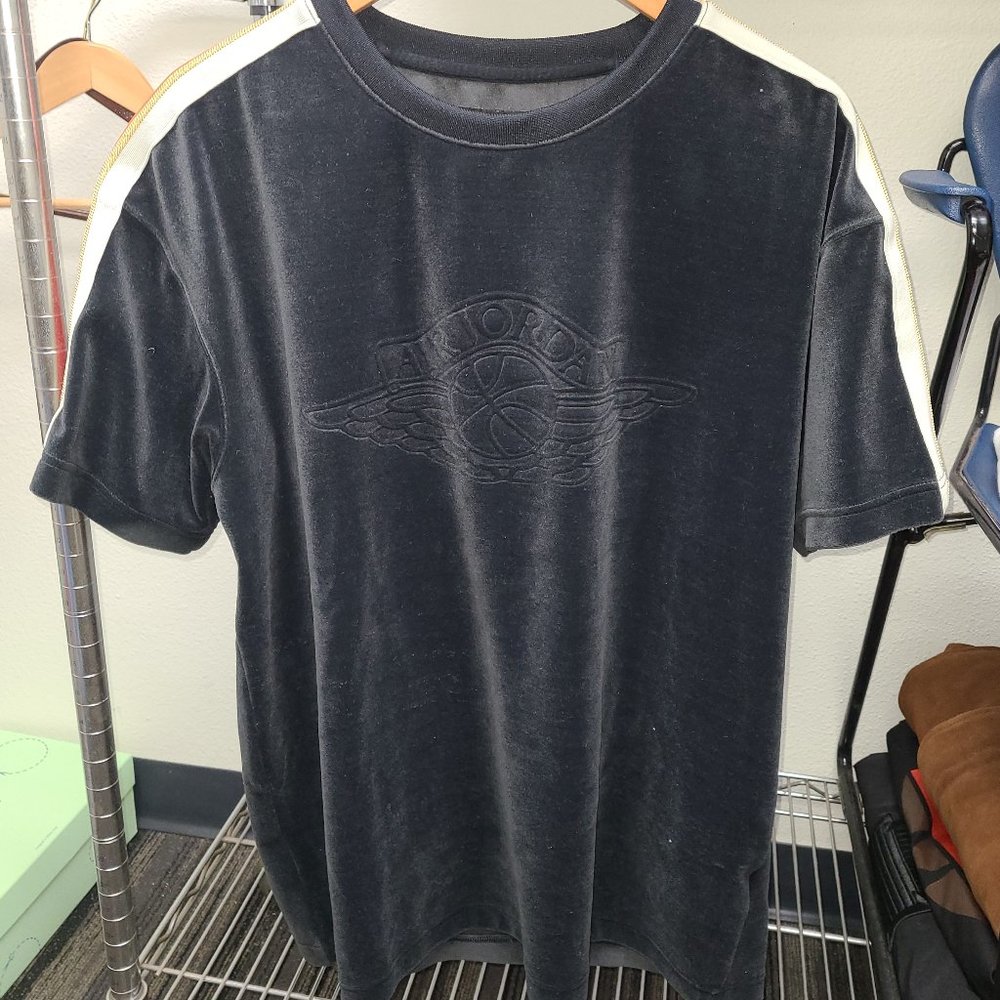 Air Jordan Embossed Logo Shoulder Stripe Grey/Orange Velvet T-Shirt Size L